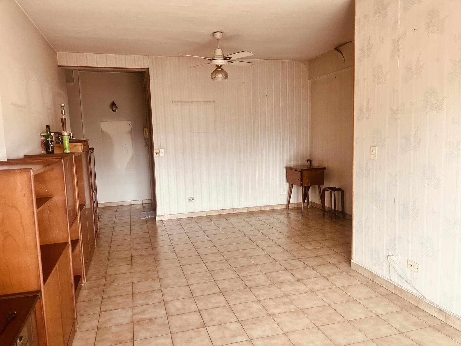 Three-room apartment for sale with a garage in downtown San Fernando.