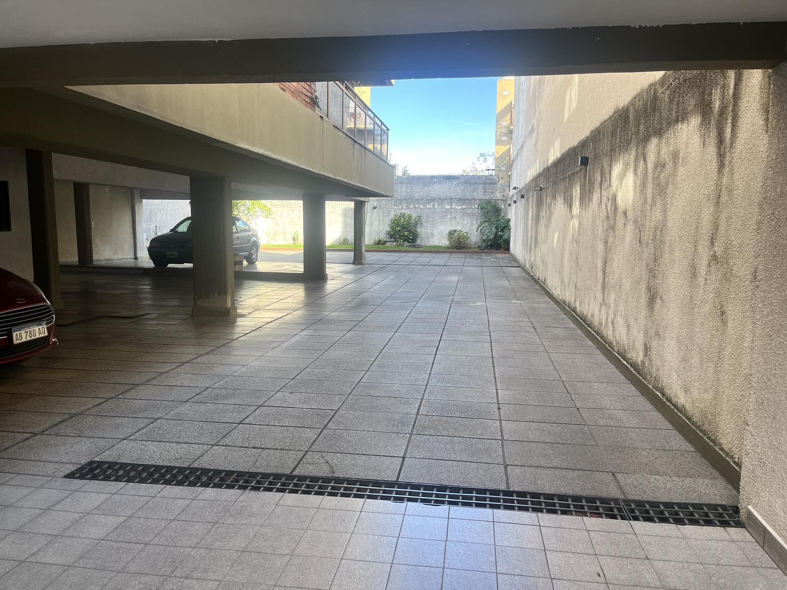 Three-room apartment for sale with a garage in downtown San Fernando.