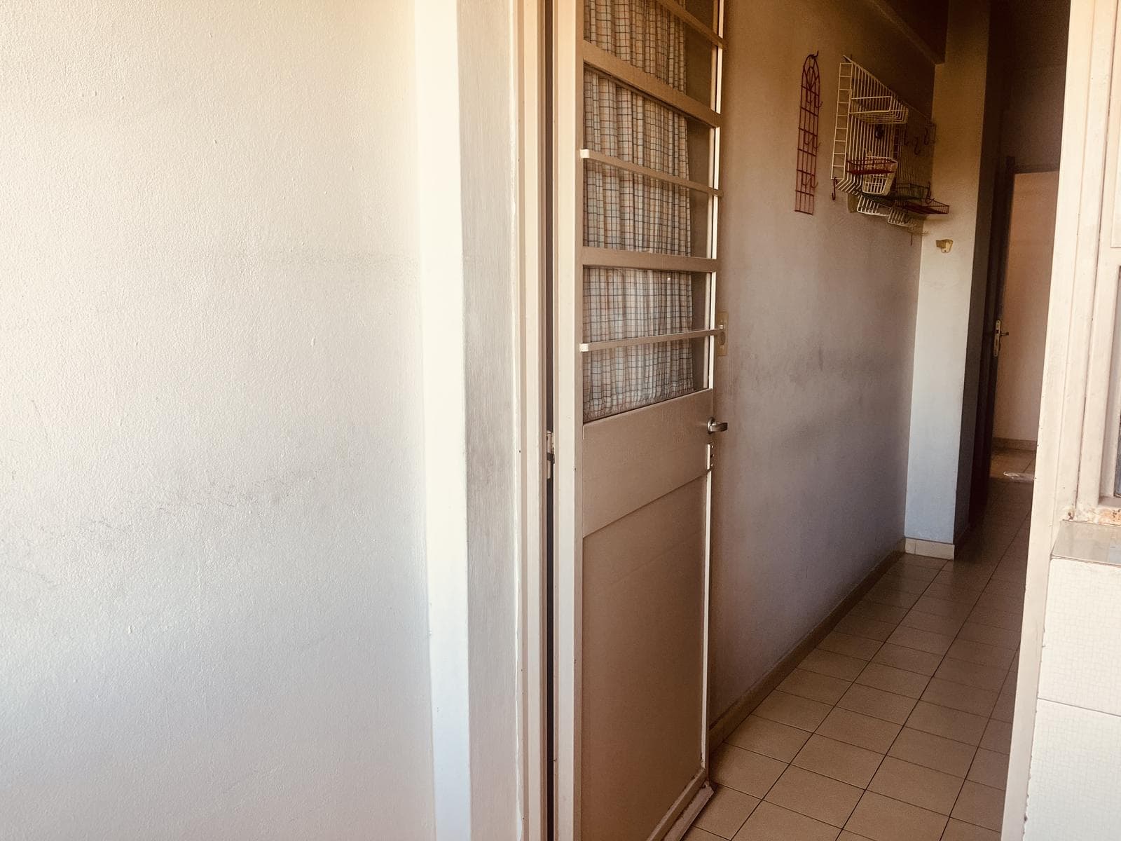 Three-room apartment for sale with a garage in downtown San Fernando.