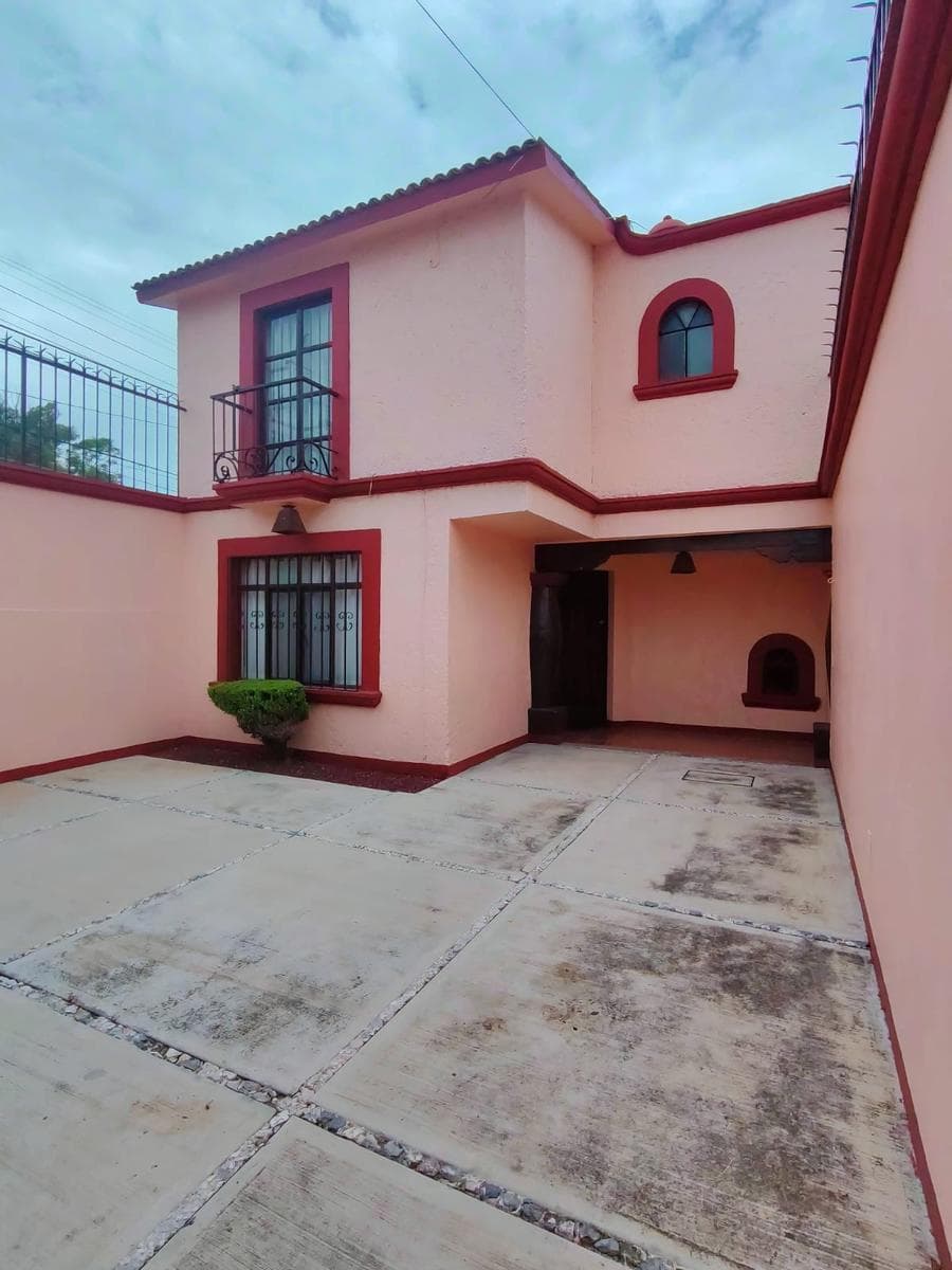 PERFECT CONNECTIVITY AND HIGH APPRECIATION POTENTIAL! HOUSE FOR SALE IN PLAZAS DEL SOL, QUERÉTARO