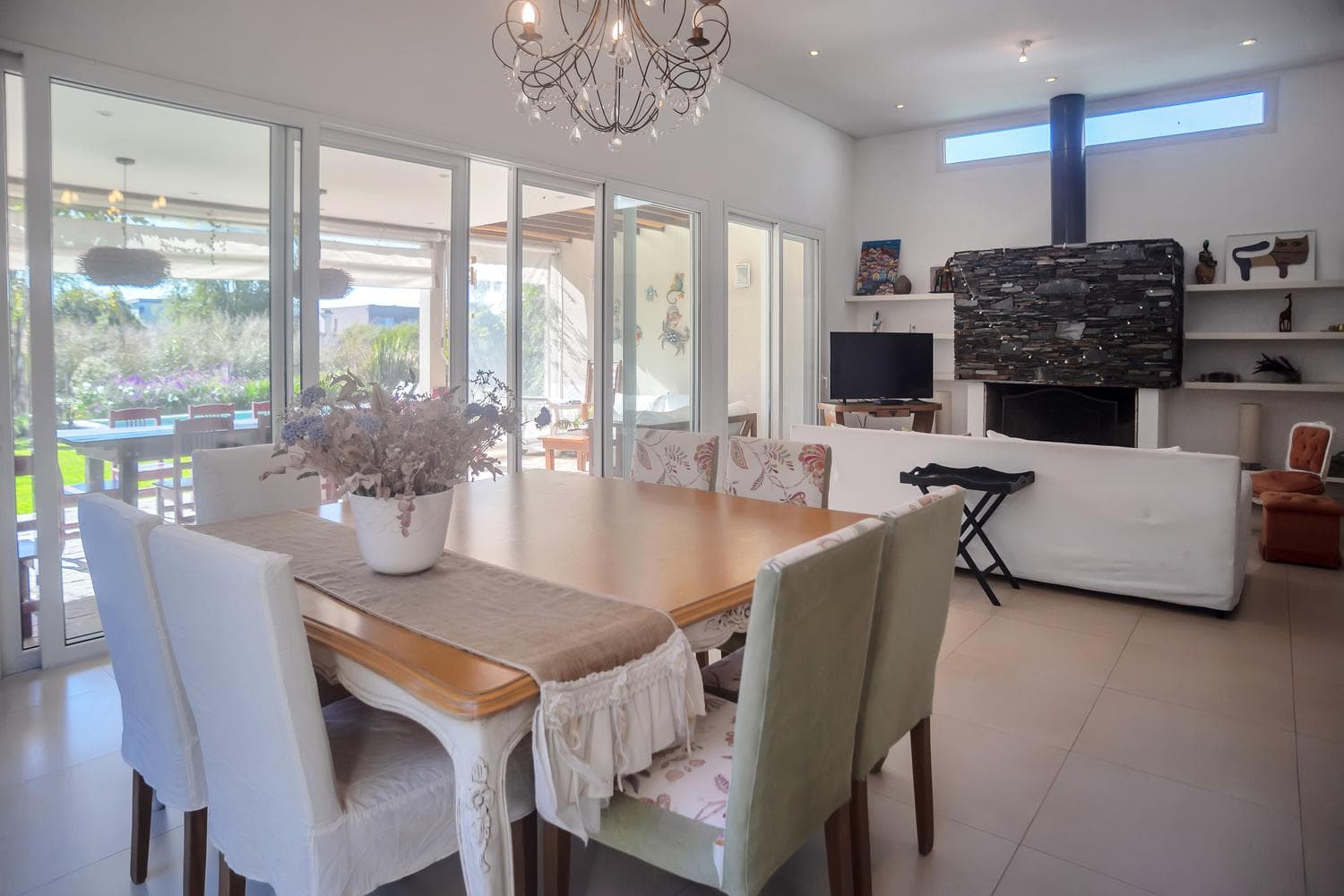 Vacation rental in Las Liebres, sleeps 6, with a pool