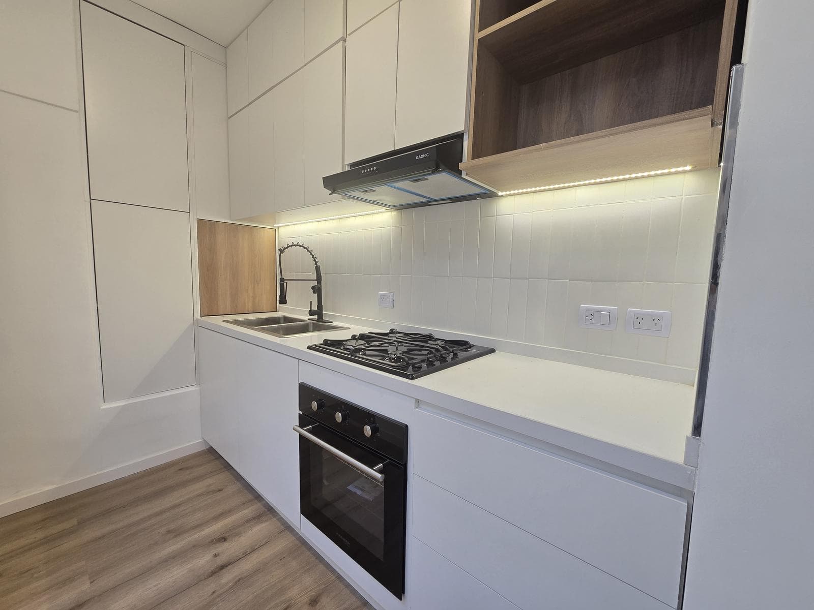 NUÑEZ - Townhouse with Terrace and Double Garage - 4 Rooms - NO MAINTENANCE FEES