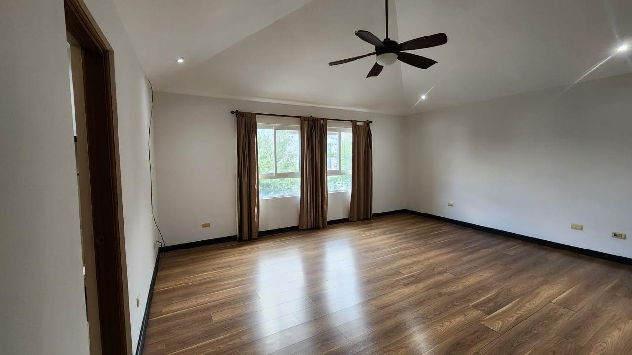 FOR RENT: 260-square-meter house in VISTANCIA RESIDENCIAL - National Highway in MONTERREY - Private development