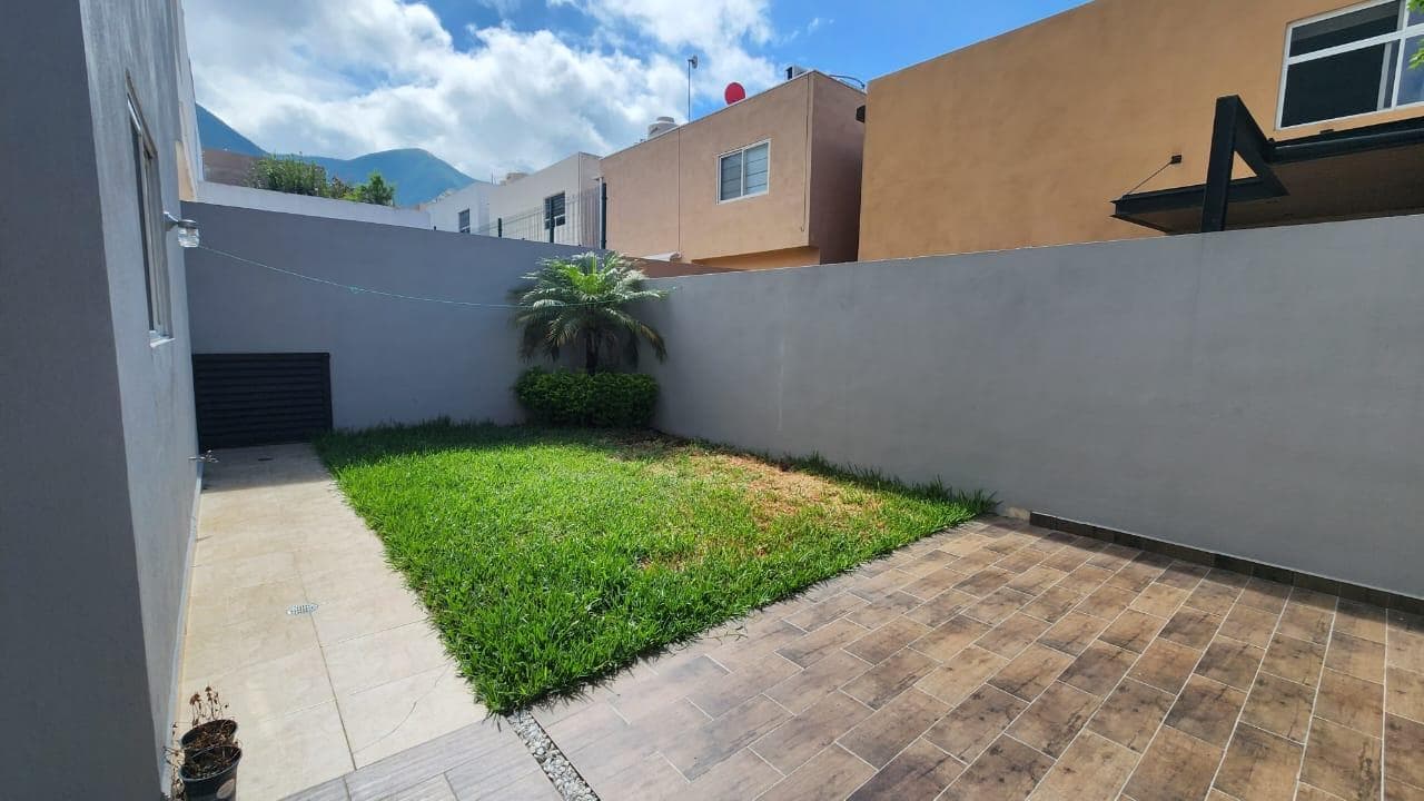 FOR RENT: 260-square-meter house in VISTANCIA RESIDENCIAL - National Highway in MONTERREY - Private development