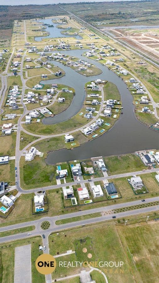 FOR SALE | 1,146 M² LOT ON A LAGOON IN THE SEBASTIÁN GABOTO NEIGHBORHOOD – PUEBLOS DEL PLATA