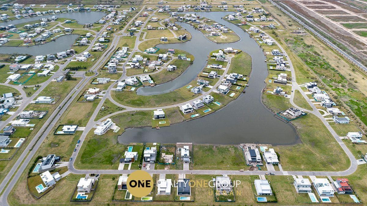 FOR SALE | 1,146 M² LOT ON A LAGOON IN THE SEBASTIÁN GABOTO NEIGHBORHOOD – PUEBLOS DEL PLATA