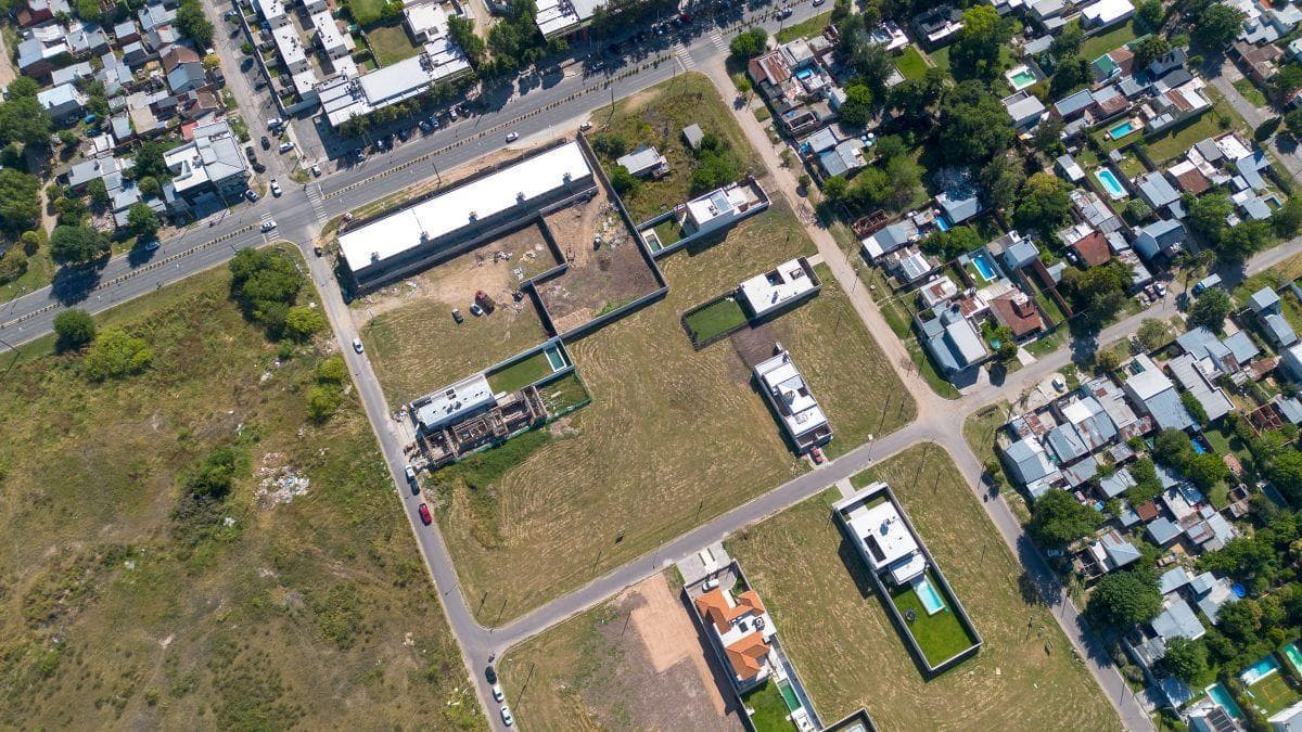 420 m² Lot for Sale in La Plata