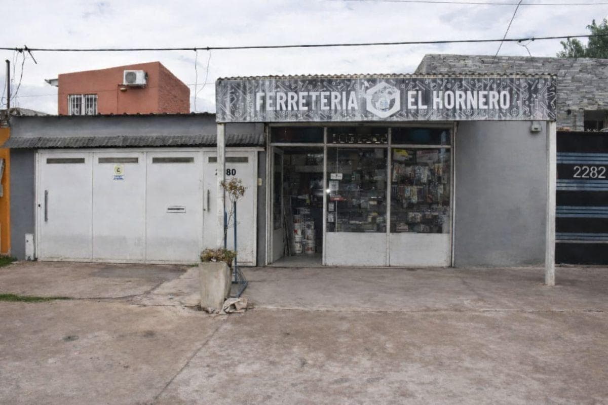 House with Commercial Space for Sale - Los Hornos