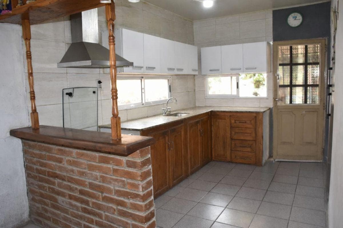 House with Commercial Space for Sale - Los Hornos