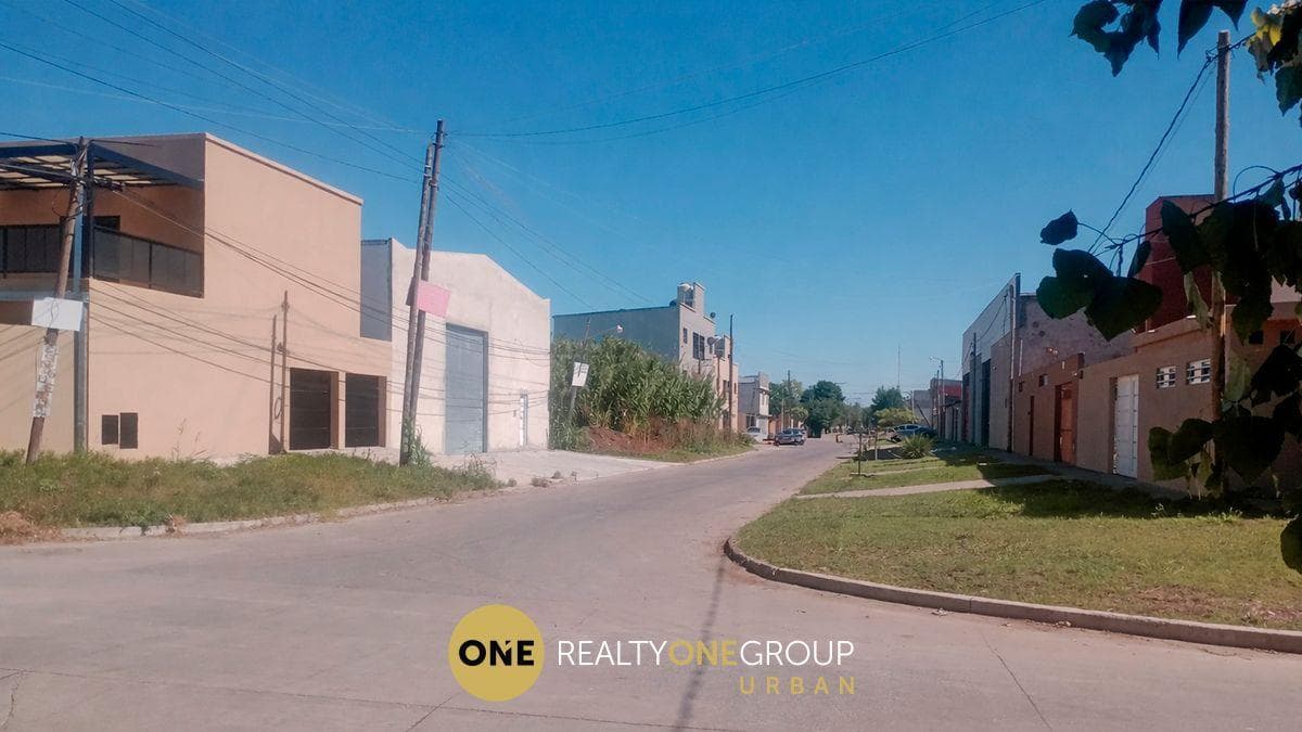 900 m² lot for sale in Los Hornos