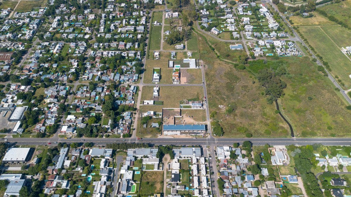 Land for SALE, 690 m² - La Plata