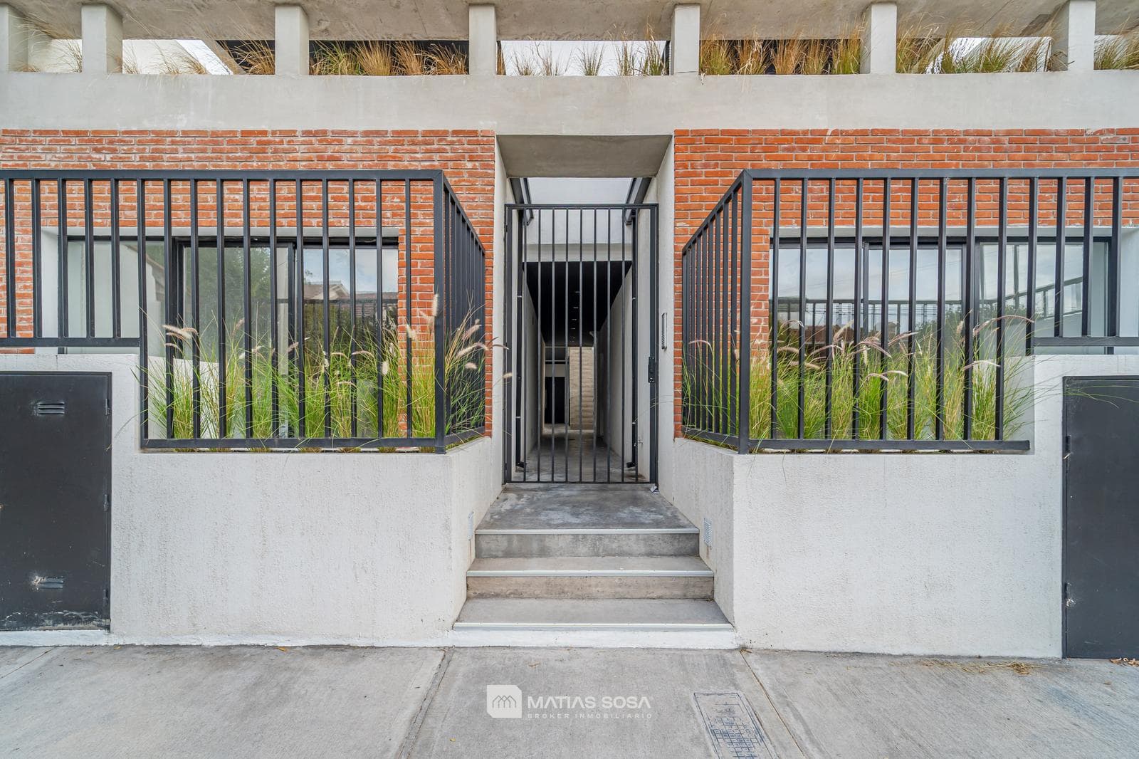 PH - For Sale - Brand New - 2 Rooms - On the Street - Patio - San José