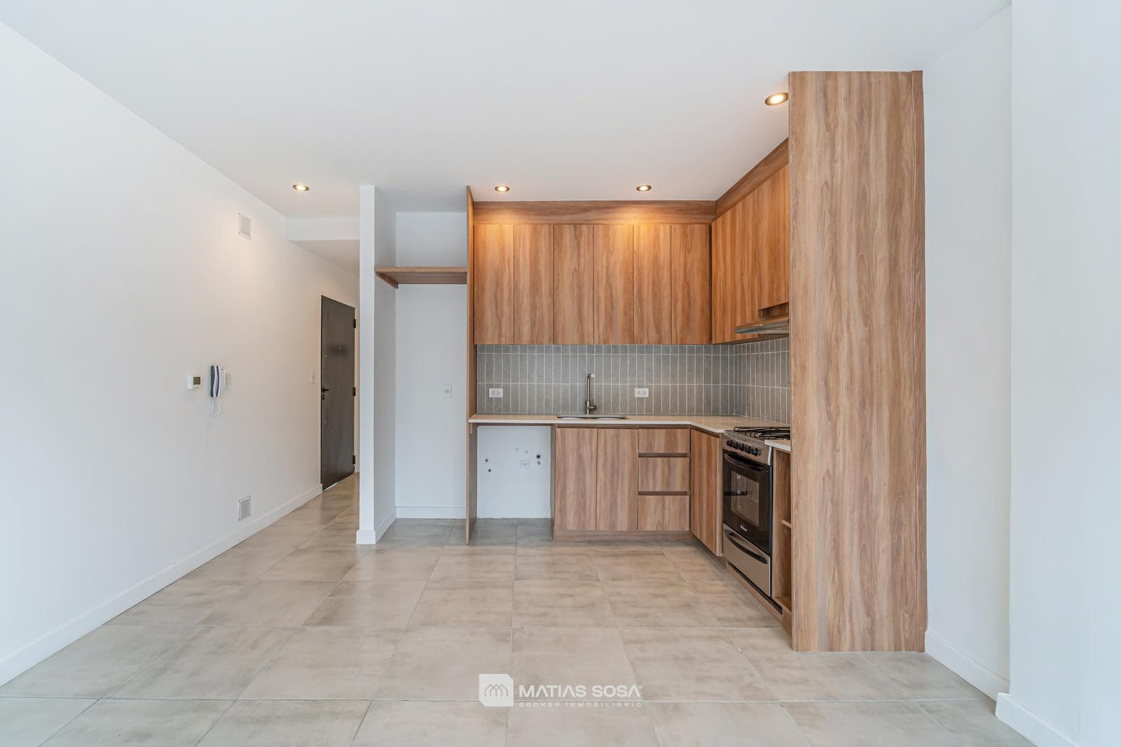 PH - For Sale - Brand New - 2 Rooms - On the Street - Patio - San José