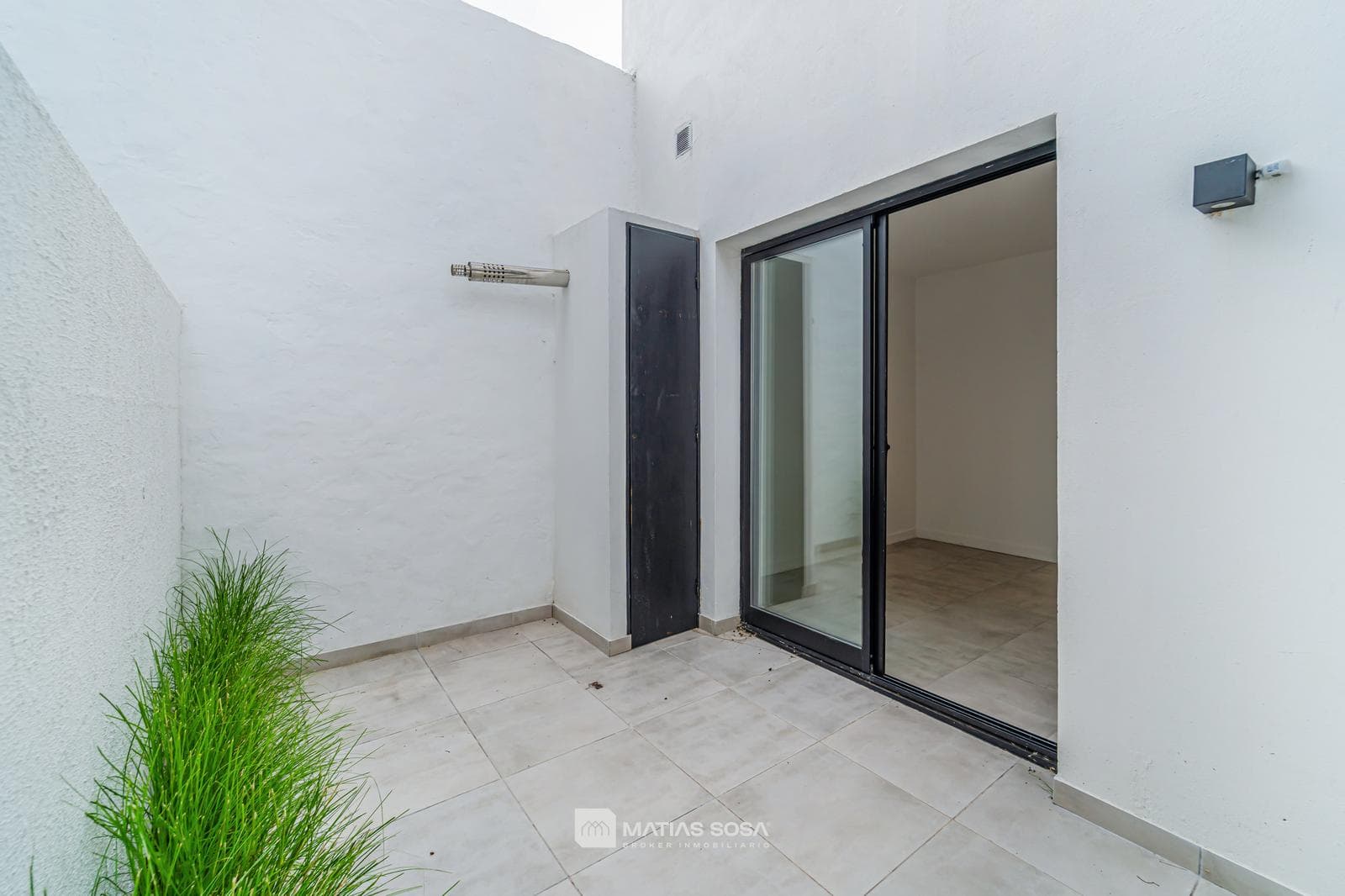 PH - For Sale - Brand New - 2 Rooms - On the Street - Patio - San José