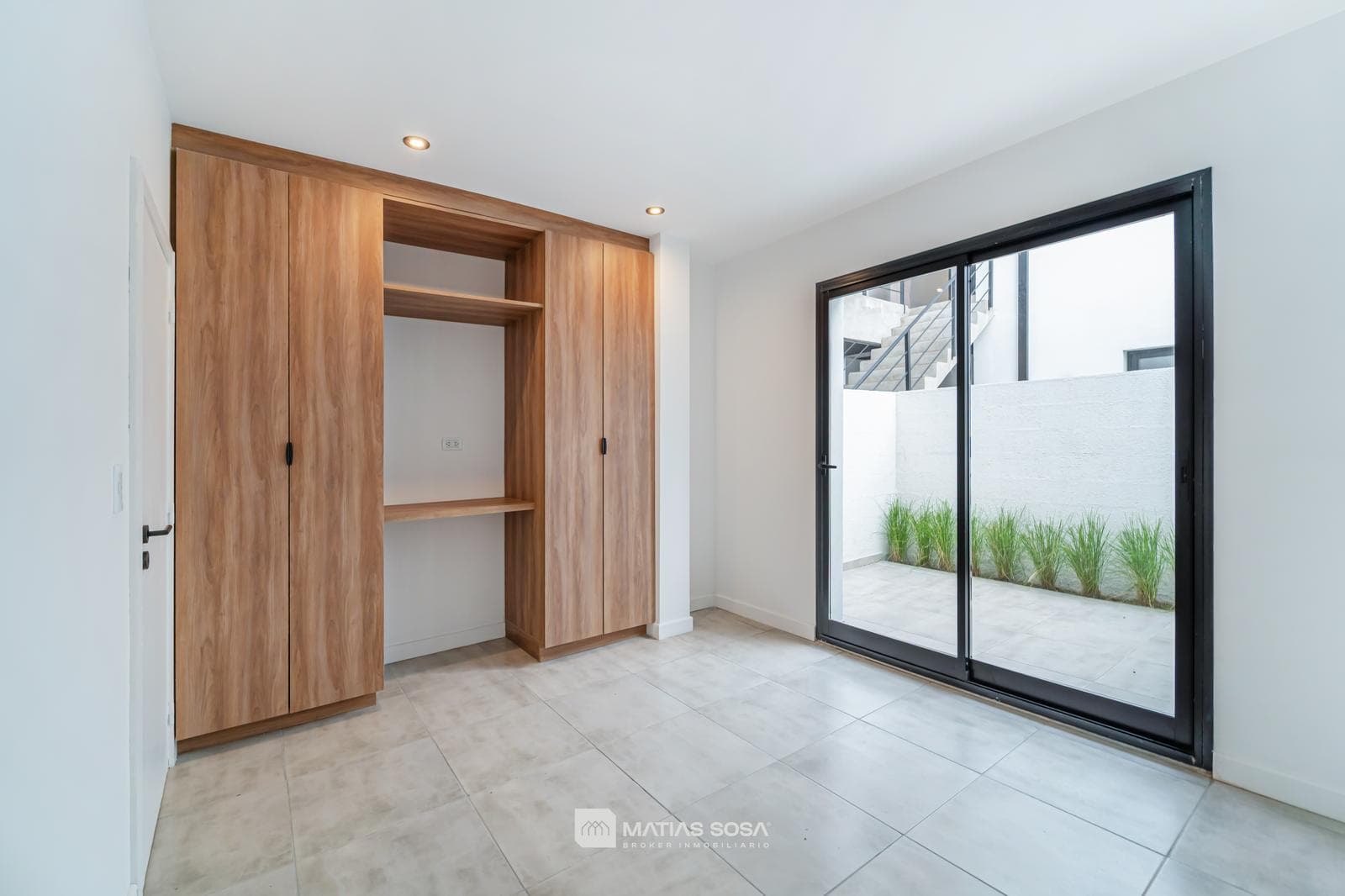PH - For Sale - Brand New - 2 Rooms - On the Street - Patio - San José