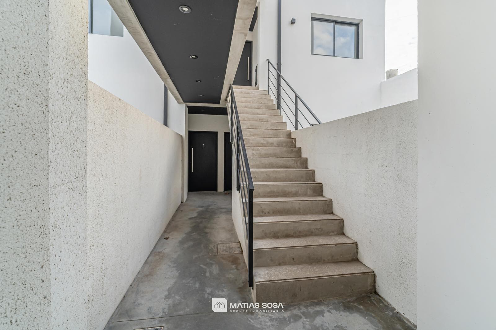 PH - For Sale - Brand New - 2 Rooms - On the Street - Patio - San José