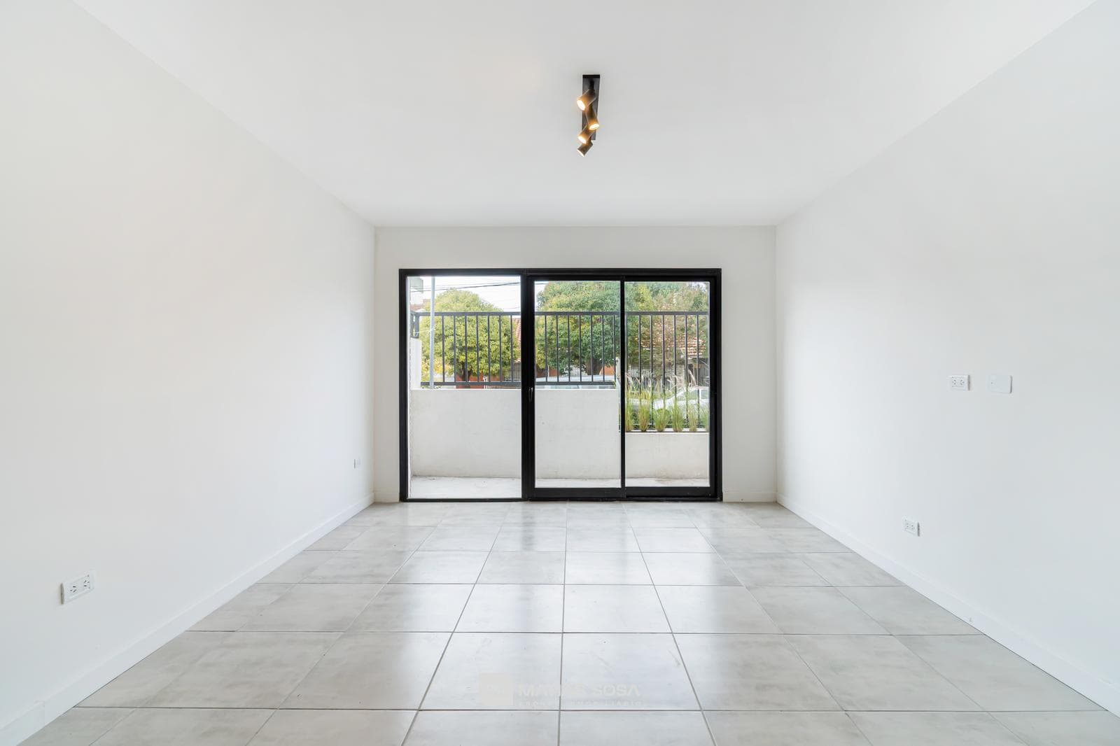PH - For Sale - Brand New - 2 Rooms - On the Street - Patio - San José