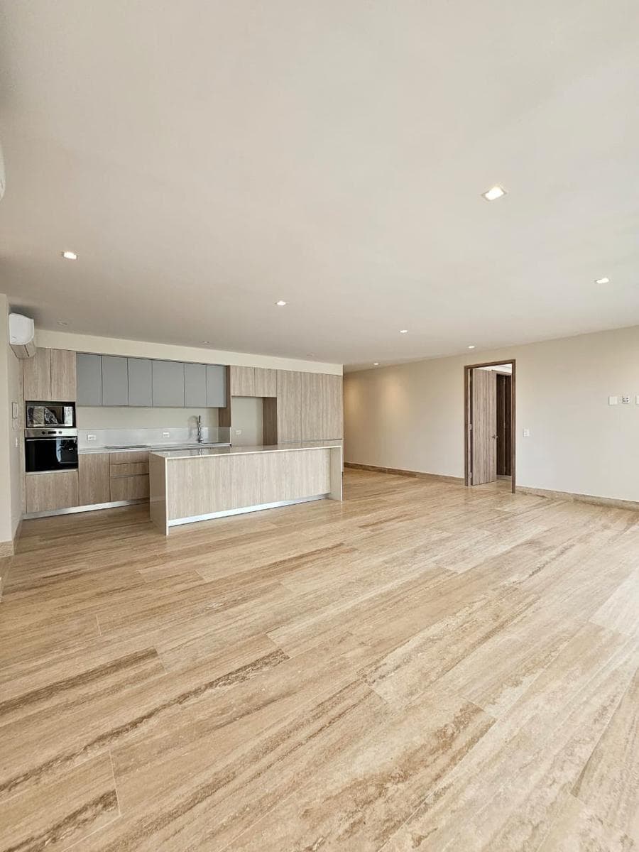 SM 11: New and very spacious apartment / New and very spacious