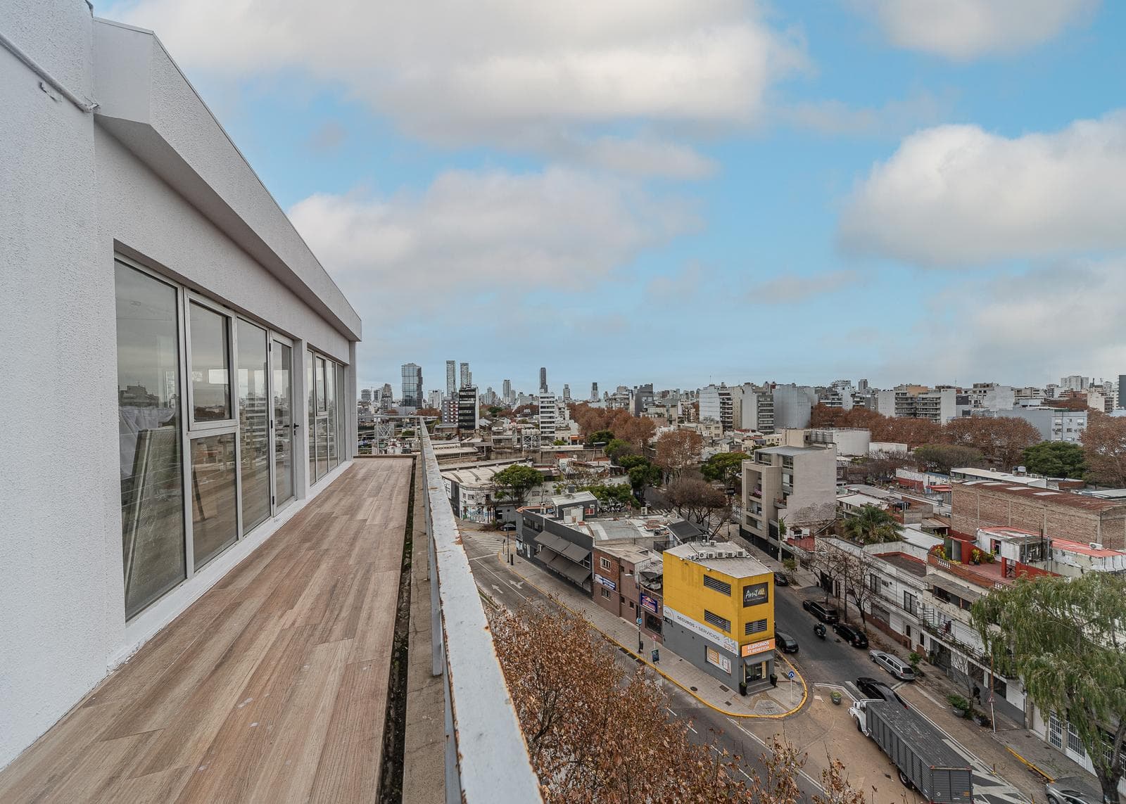 Duplex commercial office for sale with a balcony in Villa Crespo Palermo.