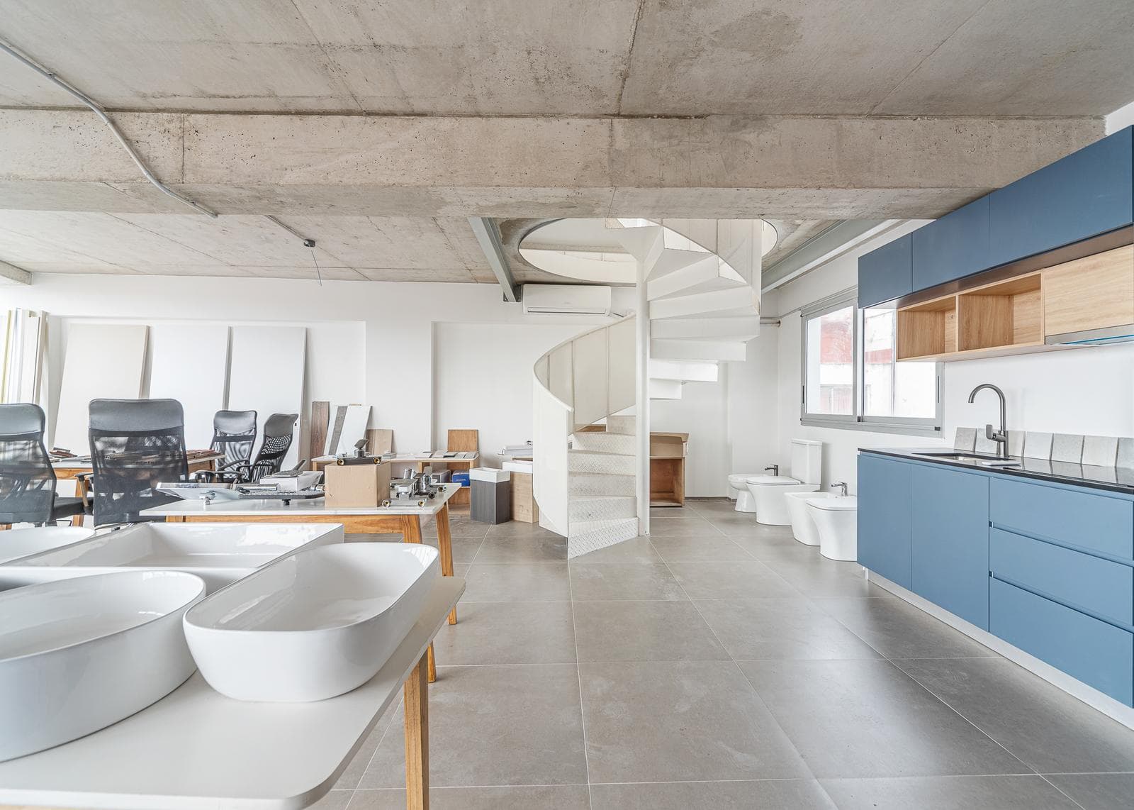 Duplex commercial office for sale with a balcony in Villa Crespo Palermo.