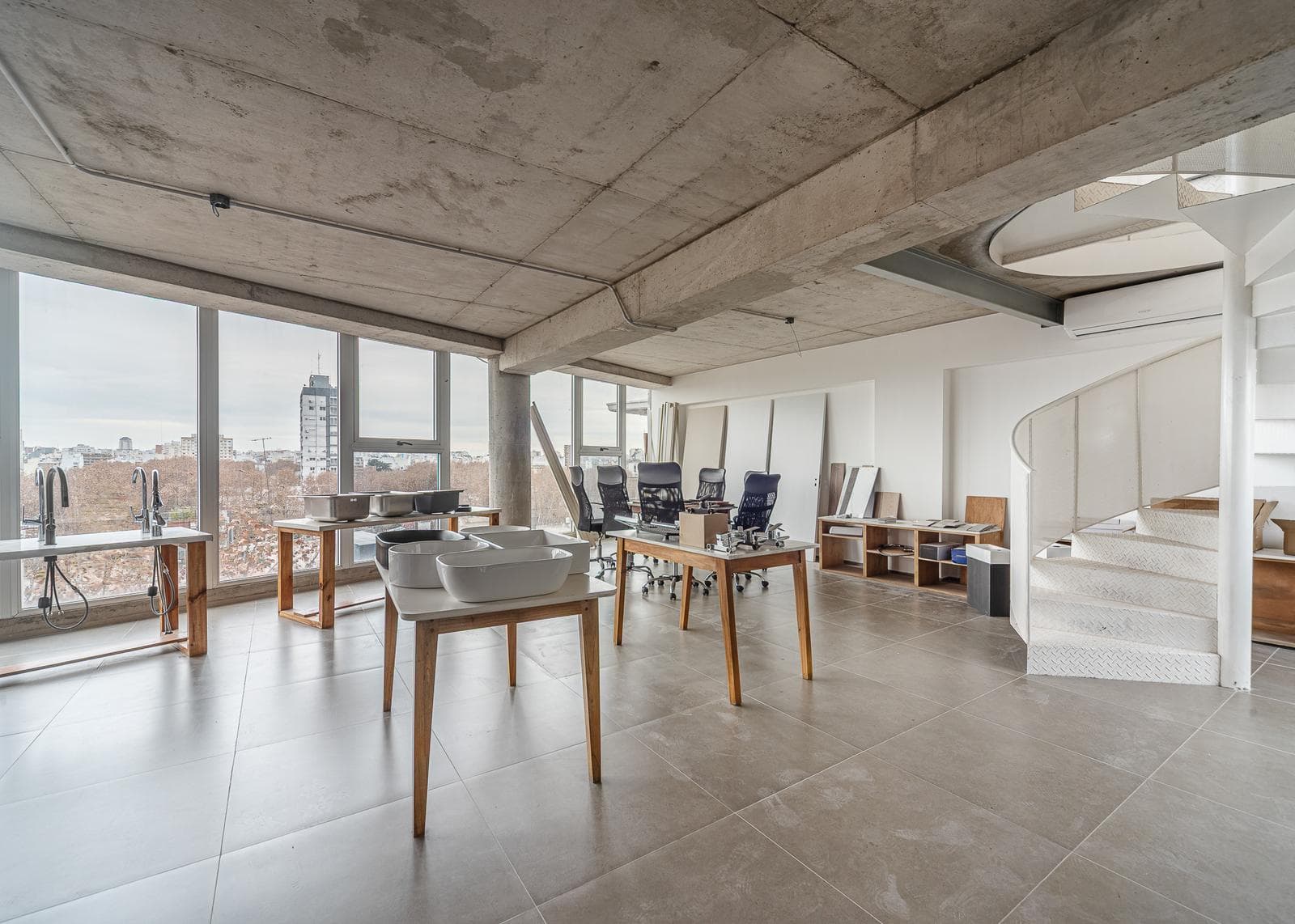 Duplex commercial office for sale with a balcony in Villa Crespo Palermo.