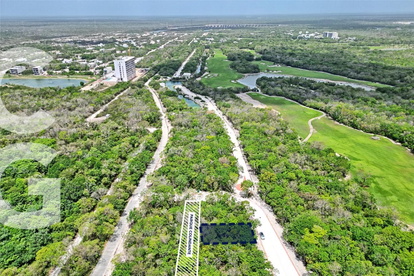 Land for Sale in Cancún in the Cancún Country Club Residential Community, 300.38 m2