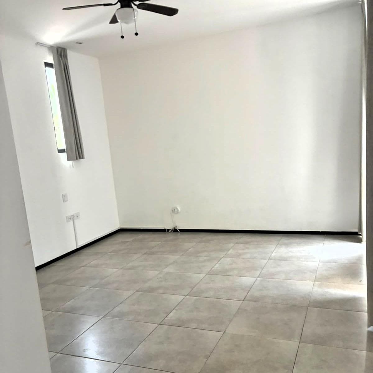 Semi-furnished townhouse on a private street between Sta. Gertrudis and Cholul