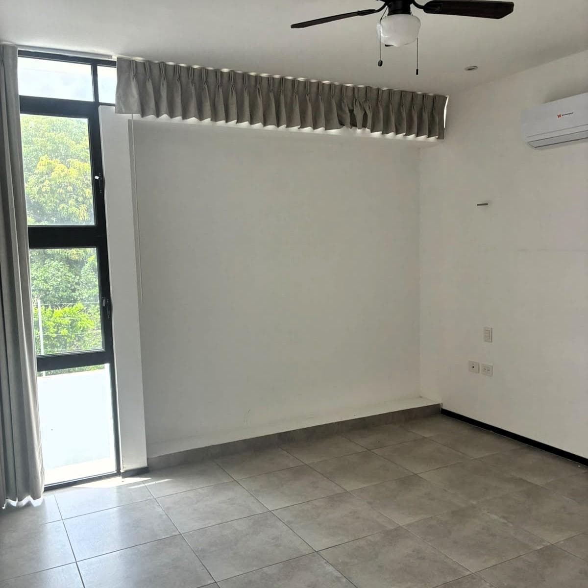 Semi-furnished townhouse on a private street between Sta. Gertrudis and Cholul