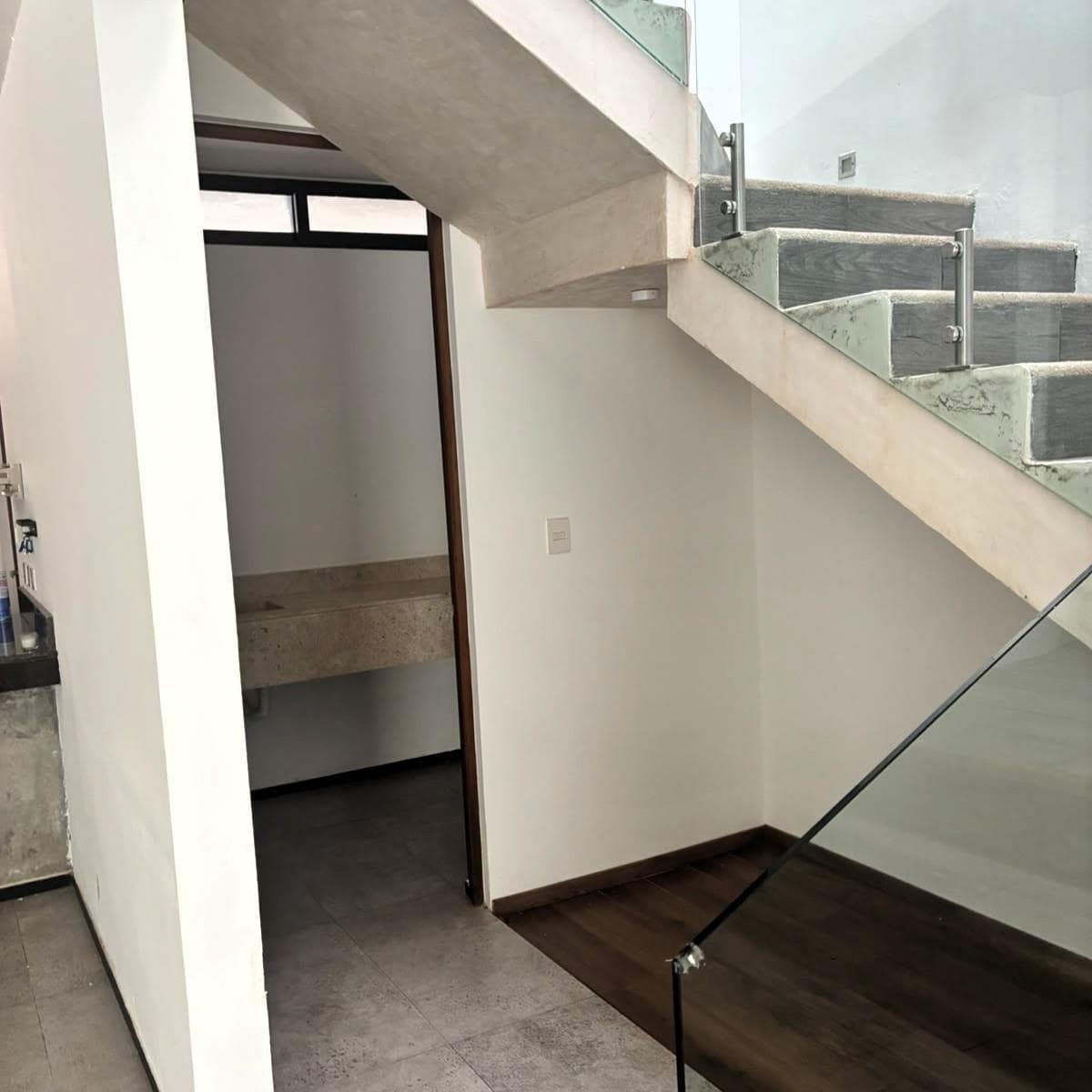 Semi-furnished townhouse on a private street between Sta. Gertrudis and Cholul
