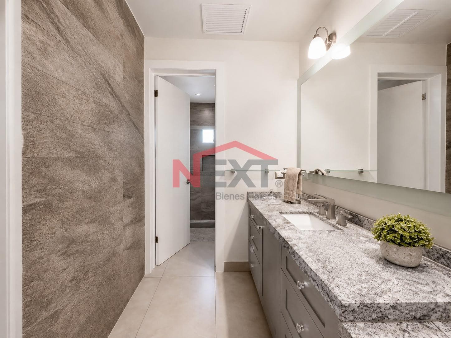 HOUSE FOR SALE IN THE PUERTA GRANDE NEIGHBORHOOD