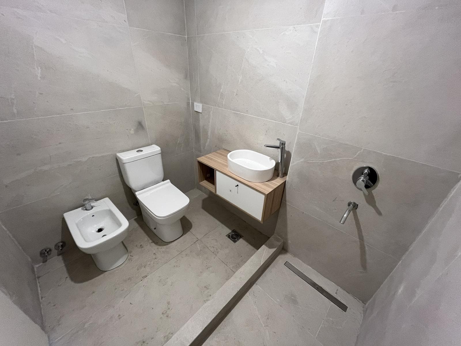 FOR SALE: 2-Bedroom Apartment with Garage and Amenities in Tortugas Golfers