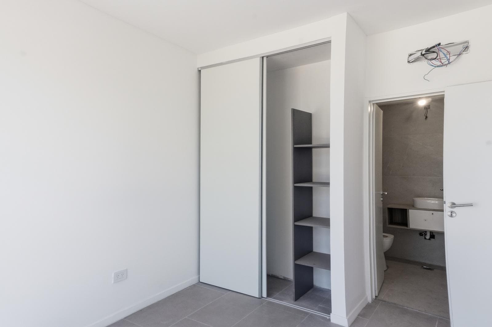 FOR SALE: 2-Bedroom Apartment with Garage and Amenities in Tortugas Golfers