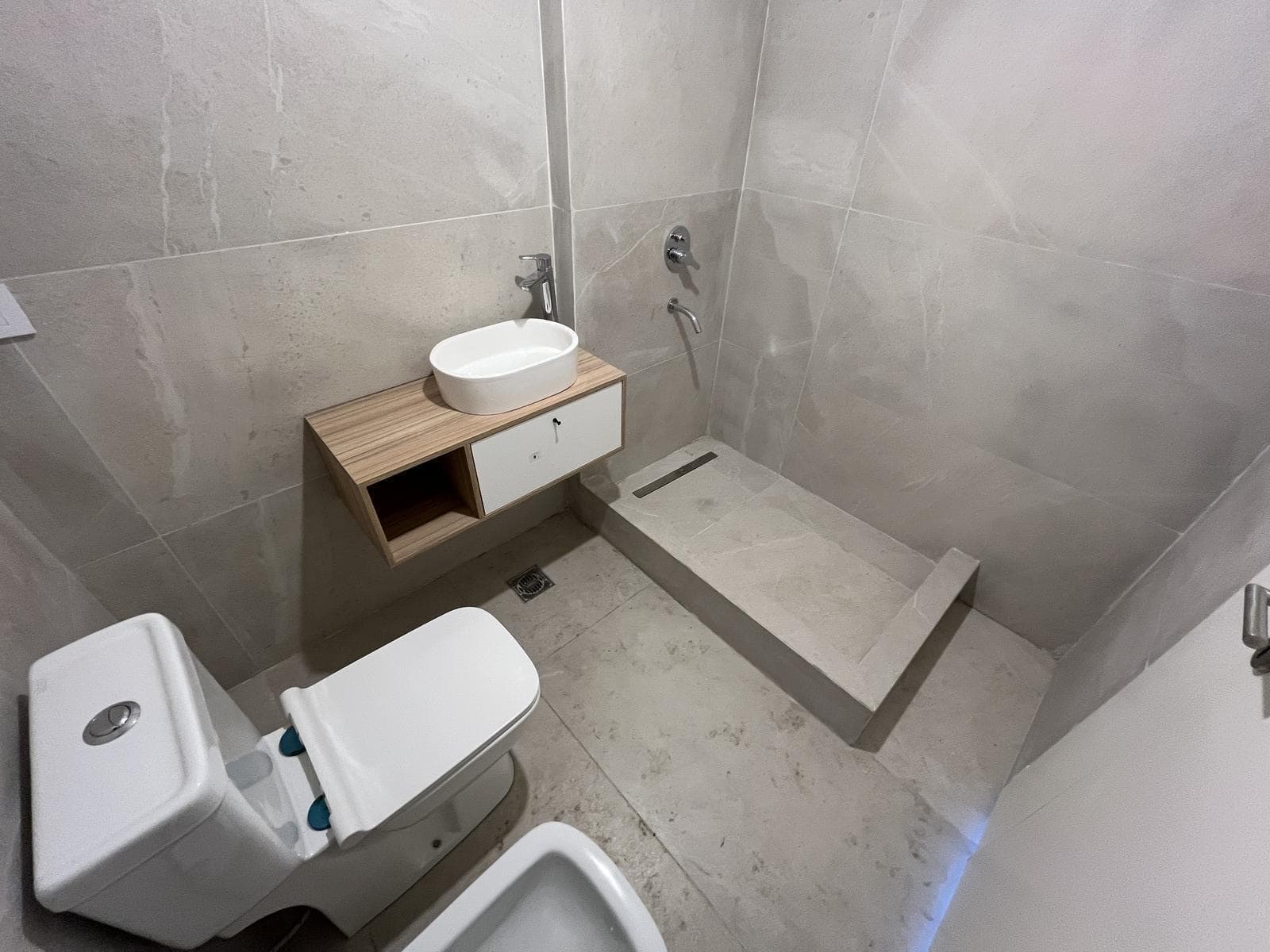 FOR SALE: 2-Bedroom Apartment with Garage and Amenities in Tortugas Golfers