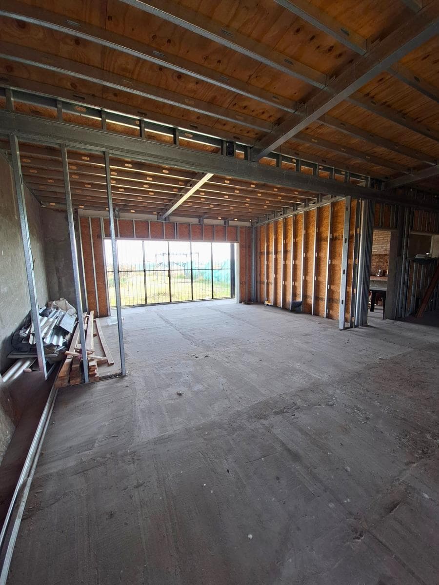 FOR SALE: LOT WITH A HOUSE TO BE COMPLETED IN ARROYO SECO