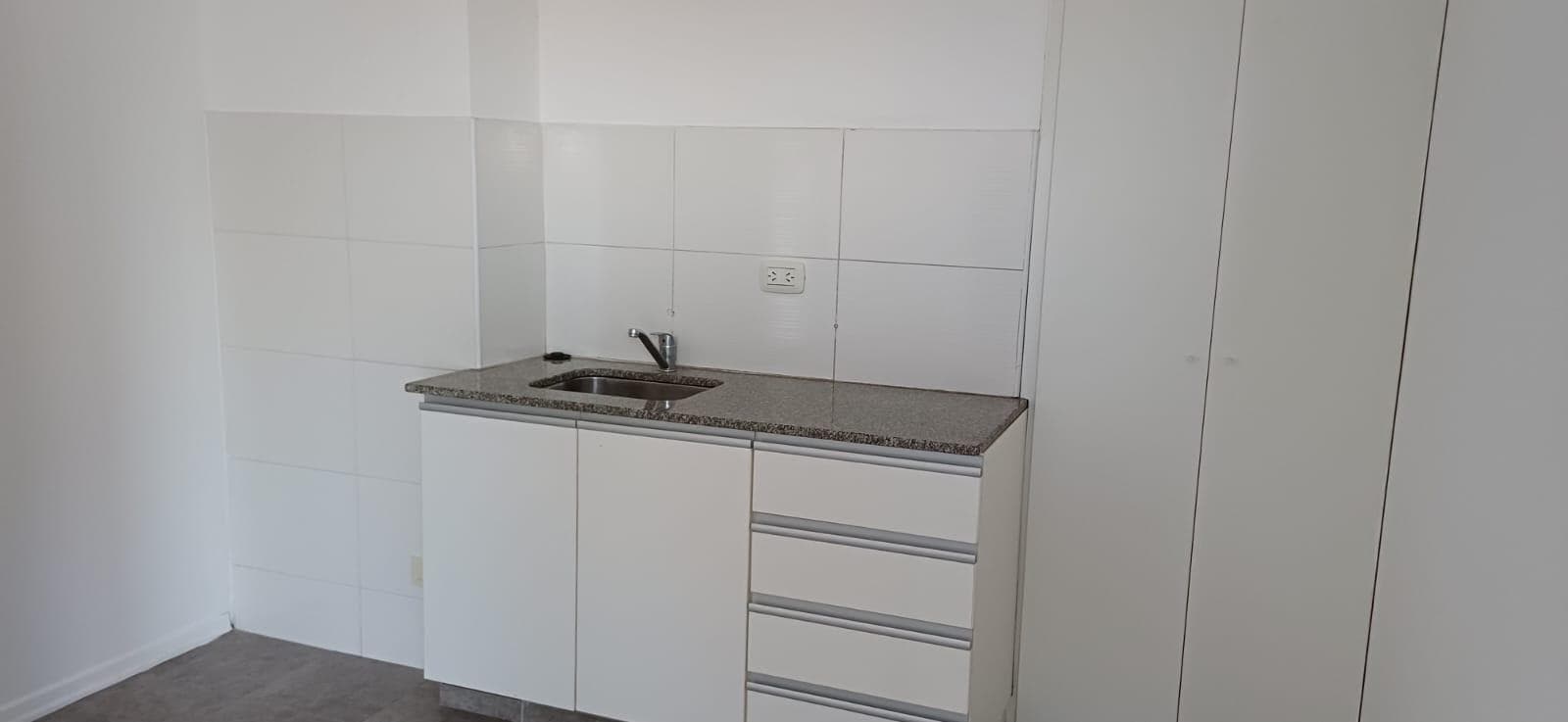 Studio Apartment for Sale with Balcony/Terrace in Tigre