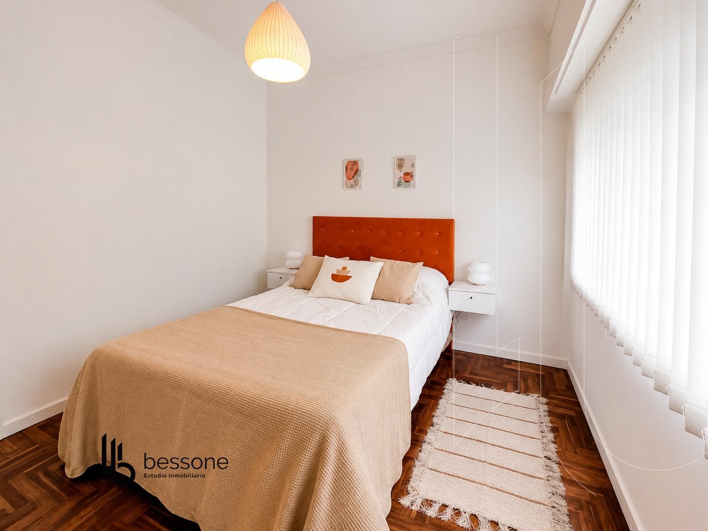 Apartment with a Balcony and Grill in Plaza Colón