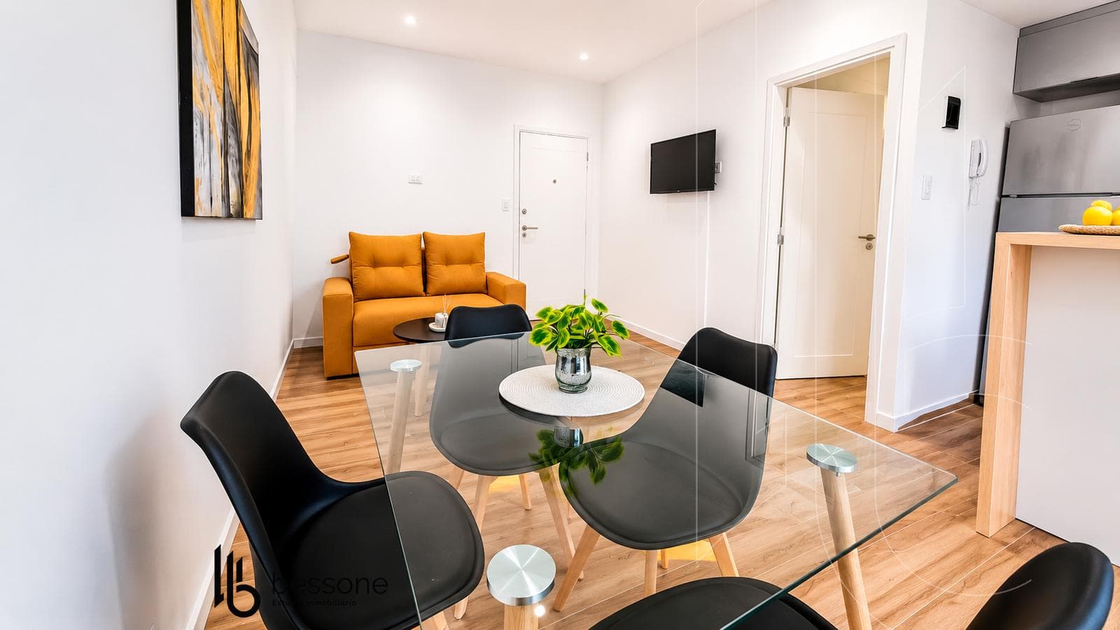 Apartment with a Balcony and Grill in Plaza Colón
