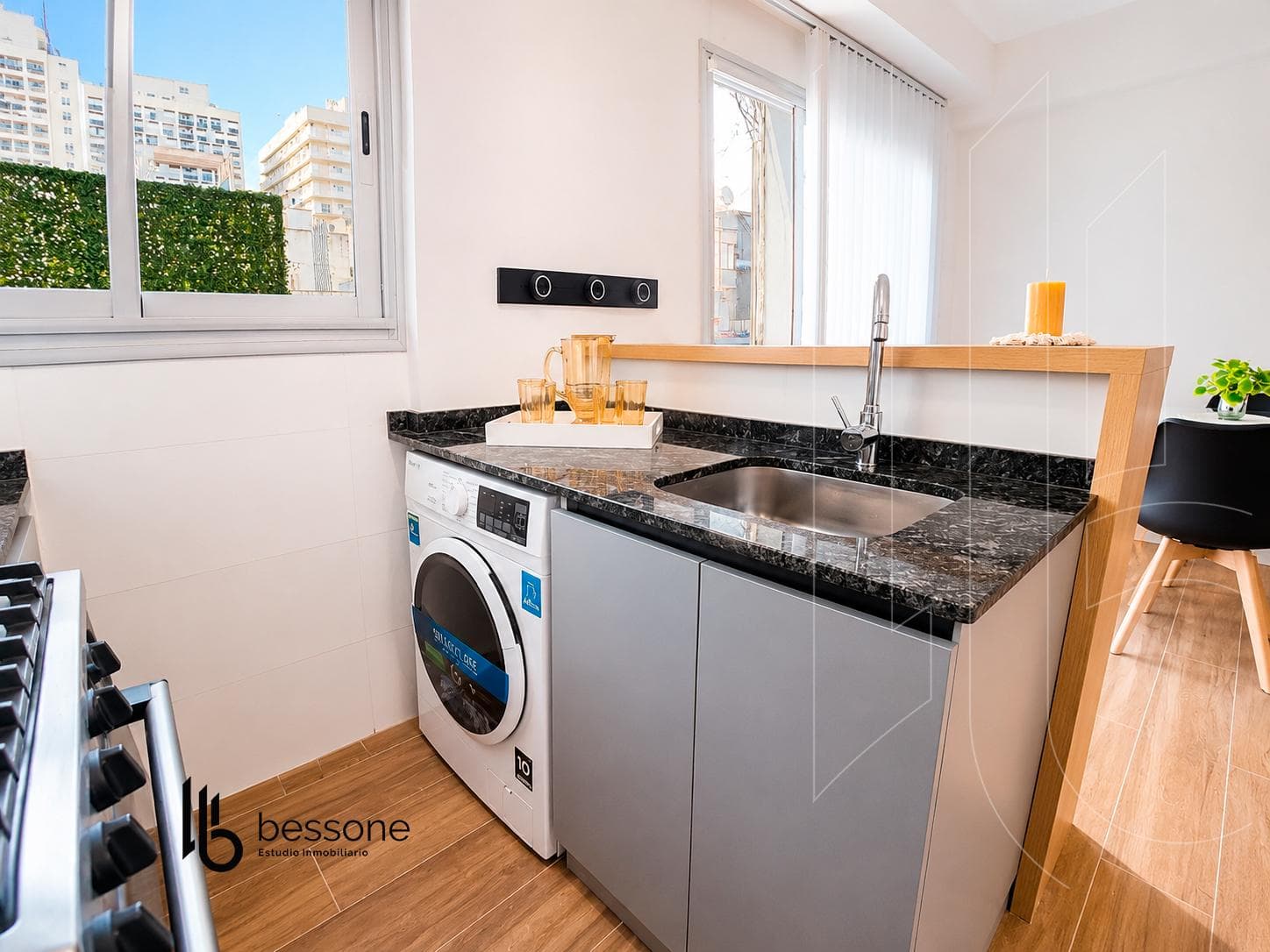 Apartment with a Balcony and Grill in Plaza Colón