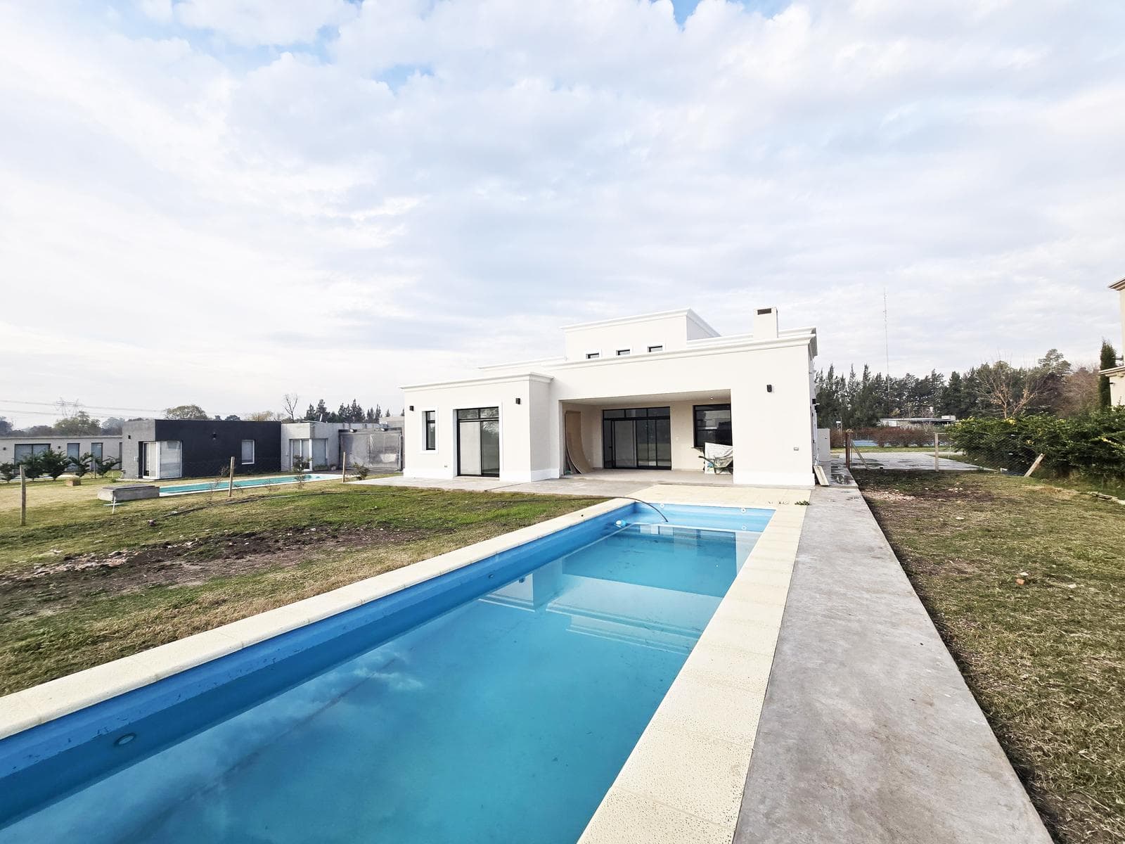5-Room House at Medal Country Club, Pilar