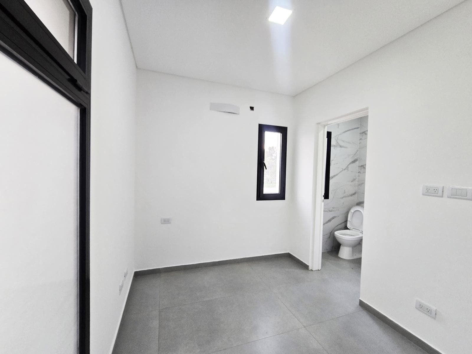 5-Room House at Medal Country Club, Pilar