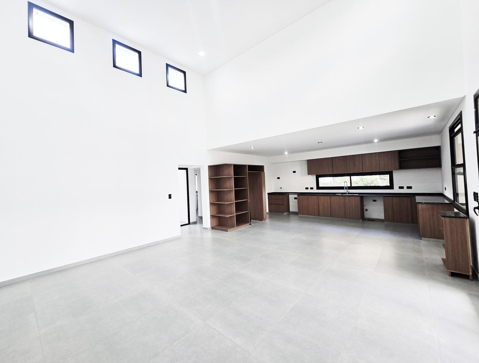 5-Room House at Medal Country Club, Pilar