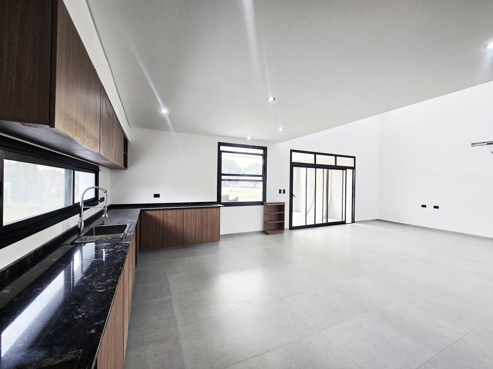 5-Room House at Medal Country Club, Pilar