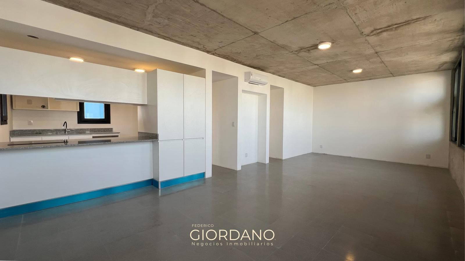 4-Room Duplex Apartment for Rent in Downtown Quilmes