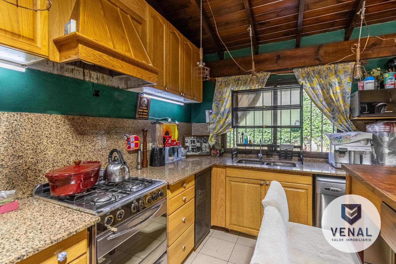 House for sale in the El Cazador Escobar neighborhood, featuring 6 rooms, a pool, and a barbecue area; 3 bedrooms, 6 rooms