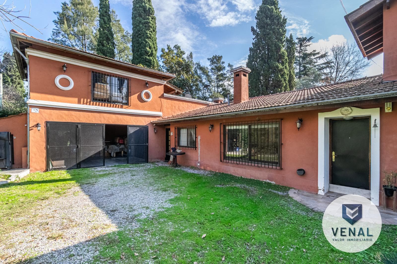 House for sale in the El Cazador Escobar neighborhood, featuring 6 rooms, a pool, and a barbecue area; 3 bedrooms, 6 rooms