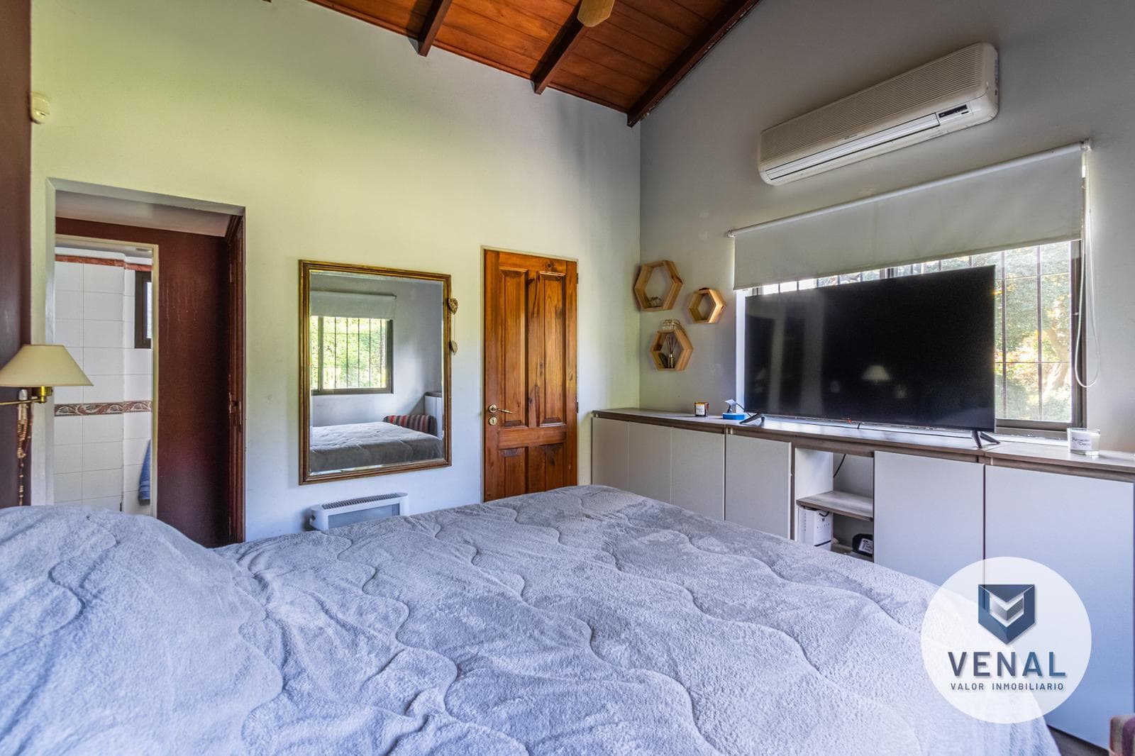 House for sale in the El Cazador Escobar neighborhood, featuring 6 rooms, a pool, and a barbecue area; 3 bedrooms, 6 rooms