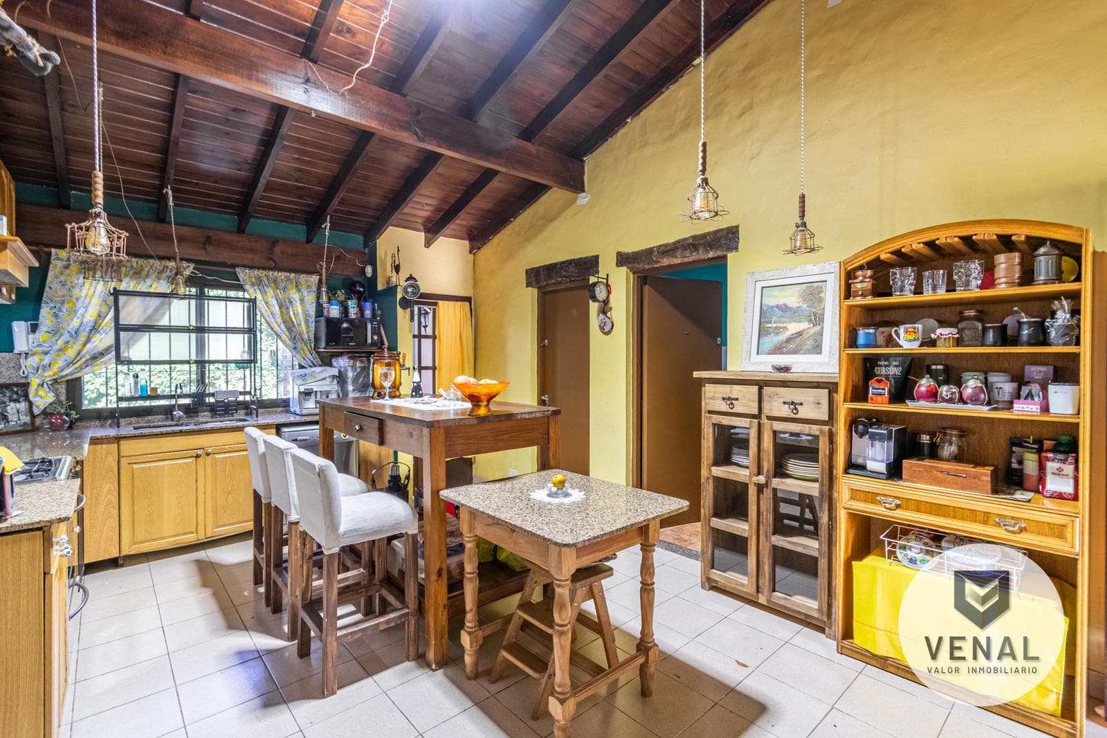 House for sale in the El Cazador Escobar neighborhood, featuring 6 rooms, a pool, and a barbecue area; 3 bedrooms, 6 rooms