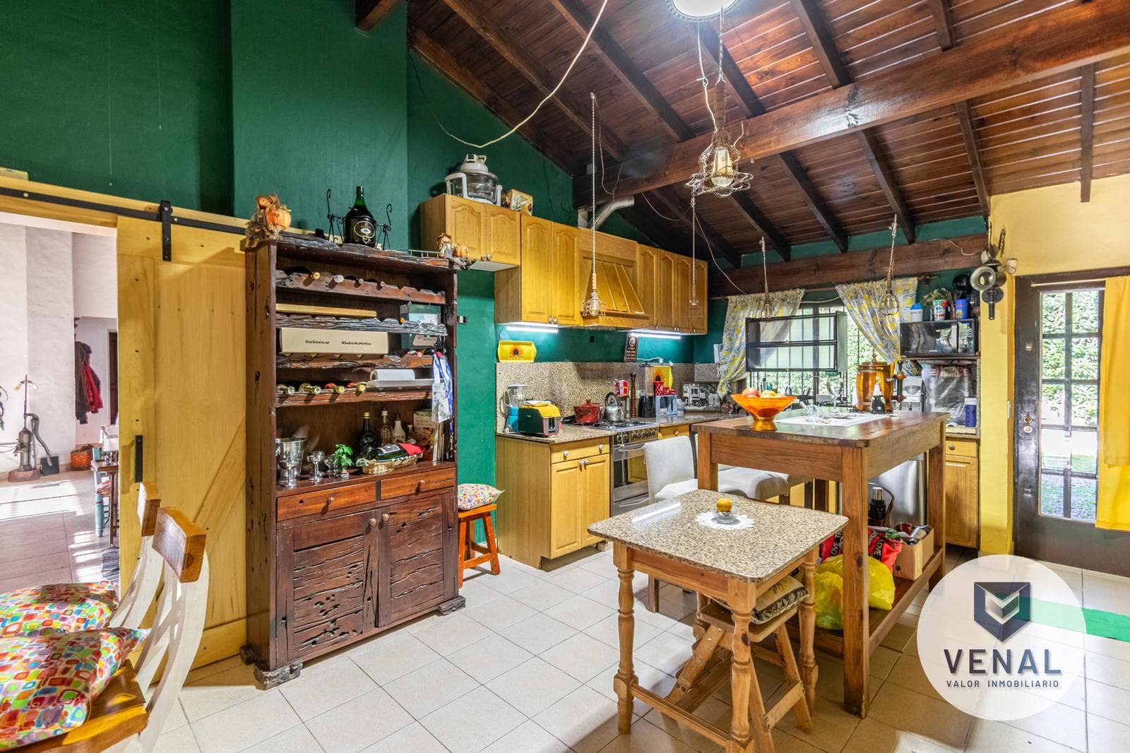 House for sale in the El Cazador Escobar neighborhood, featuring 6 rooms, a pool, and a barbecue area; 3 bedrooms, 6 rooms