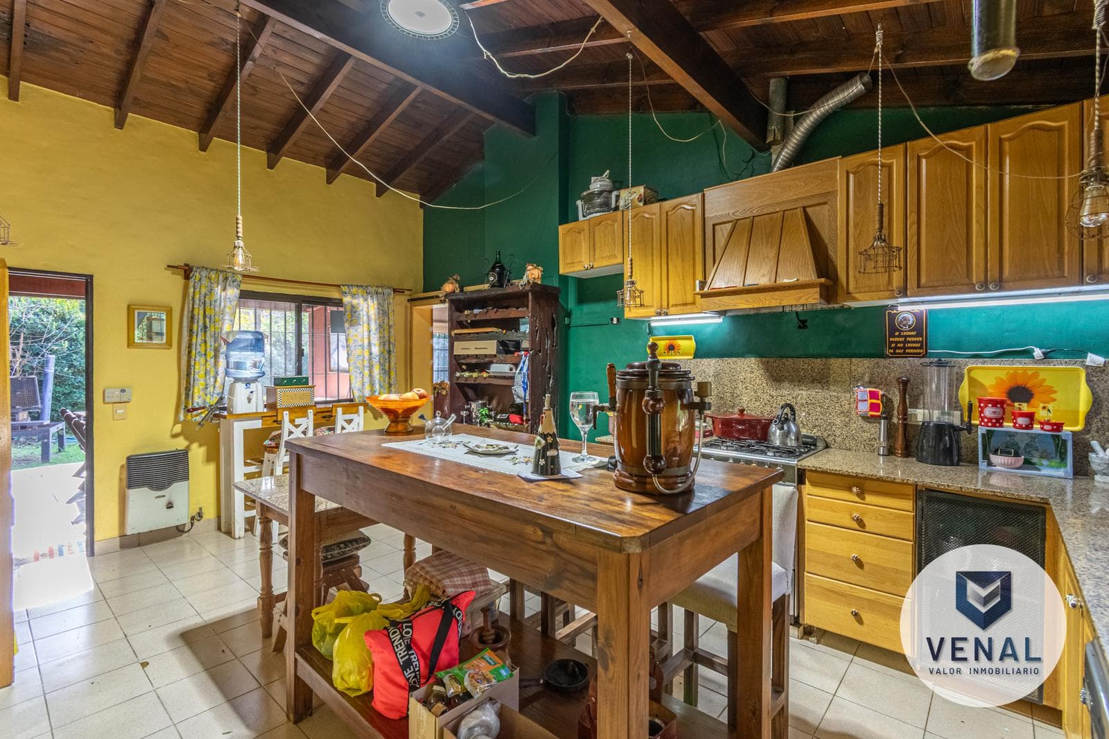 House for sale in the El Cazador Escobar neighborhood, featuring 6 rooms, a pool, and a barbecue area; 3 bedrooms, 6 rooms