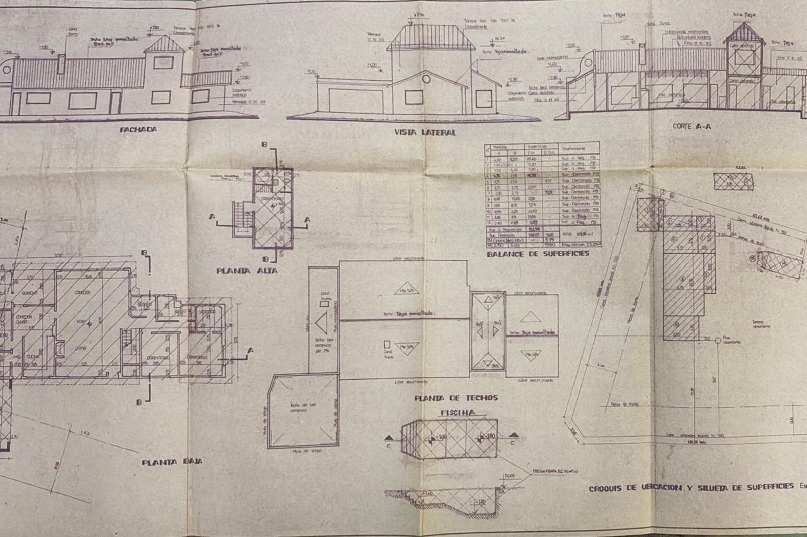 House for sale in the El Cazador Escobar neighborhood, featuring 6 rooms, a pool, and a barbecue area; 3 bedrooms, 6 rooms